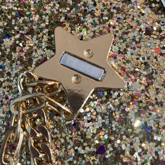 💋🎁White & Gold Bracelet with White Accent and two glorious gold link chains - Picture 8 of 9